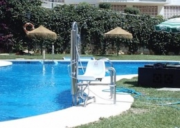 grúa de piscina modelo AQ-LIFT