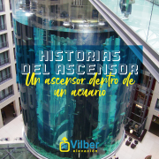 ascensor dentro de un acuario