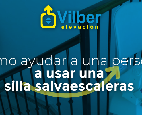 Cómo ayudar a una persona a usar una silla salvaescaleras