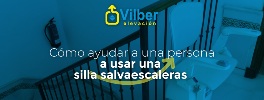 Cómo ayudar a una persona a usar una silla salvaescaleras
