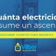 Ascensor moderno con información sobre el consumo eléctrico de un ascensor y los kWh que utiliza